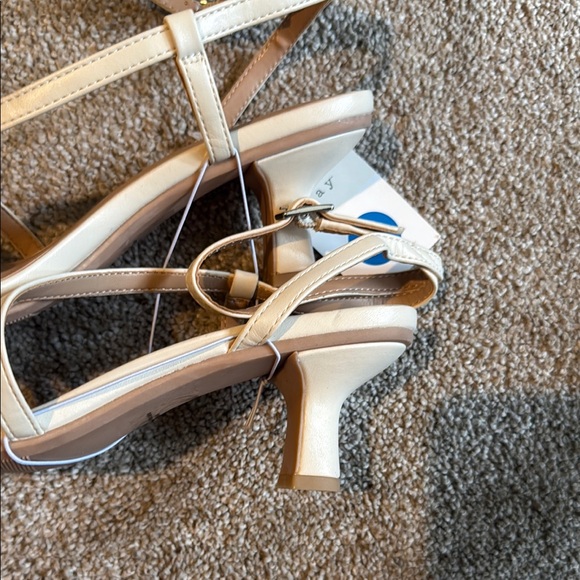 A New Day Cream Sandals Strappy Low-Heeled - Picture 4 of 5